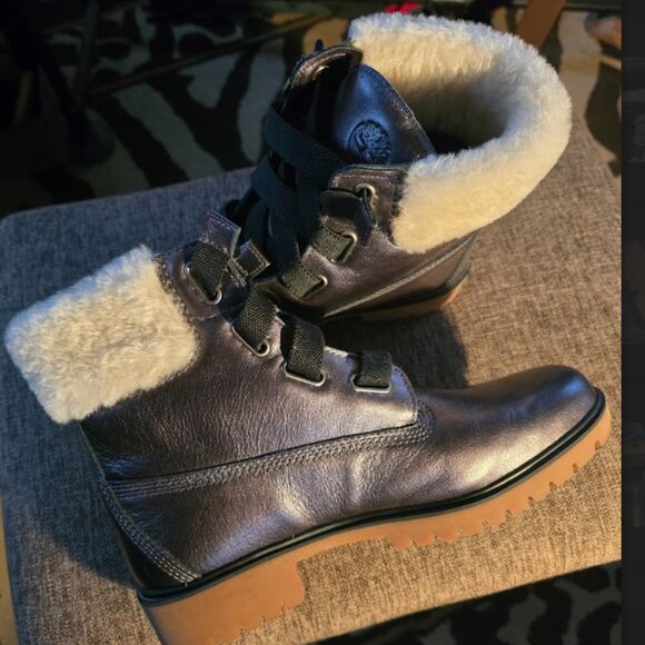 GORGEOUS TIMBERLAND DRESS BOOTS WITH FUR TRIM - Picture 8 of 9